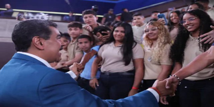 Presidente Maduro dio inicio a nuevo año escolar para más de 2 millones de estudiantes