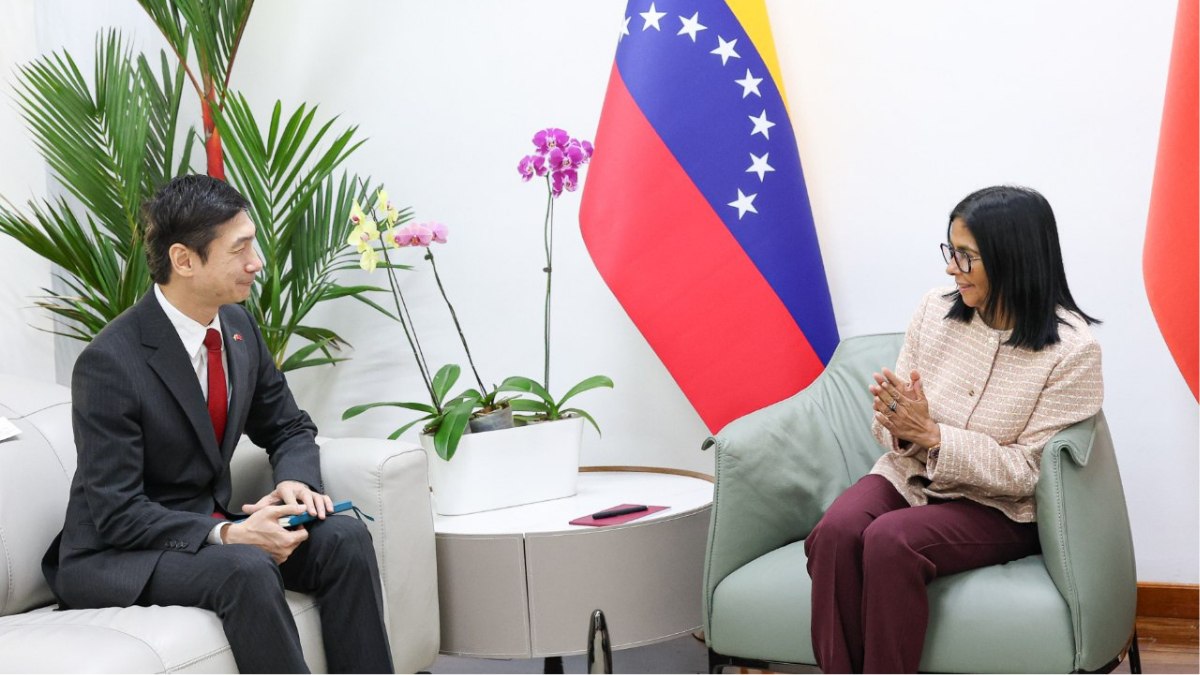 Presidenta Delcy Rodríguez sostuvo encuentro diplomático con el embajador de China