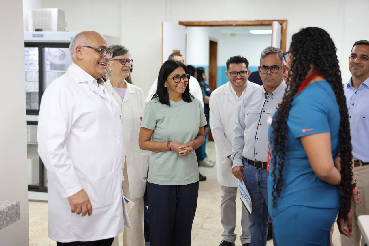 Presidenta Delcy Rodríguez supervisó avances en recuperación de hospitales afectados por los terremotos en La Guaira